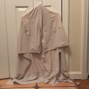 LuLu Lemon pocked shall